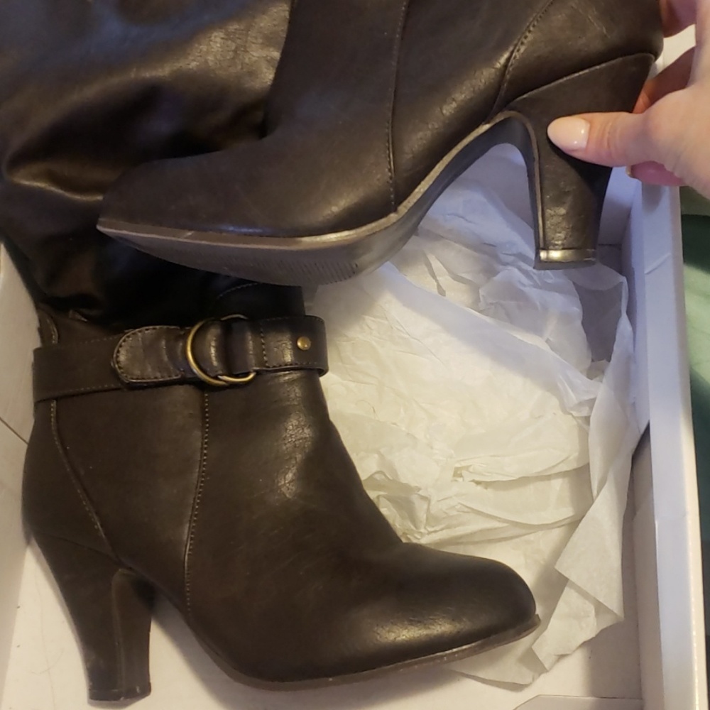Stylish Brown "low"  heel rampage boots - Picture 3 of 12